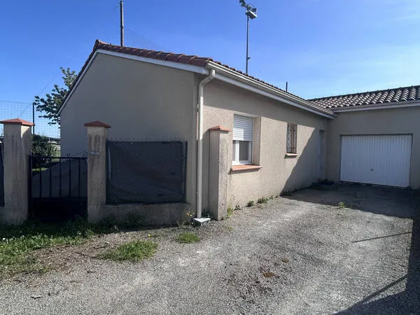 Maison de plain-pied 3 chambres avec garage et jardin à Mazères
