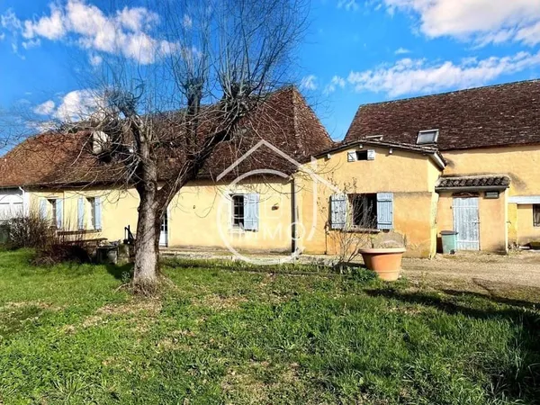 Saint Pierre D'eyraud : Maison et gîte attenant 10 pièces de 280m² avec piscine