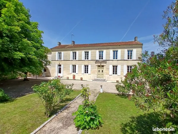 Maison 9 pièces 275 m²