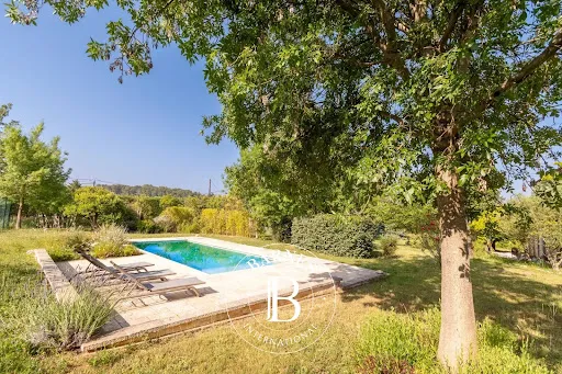 Maison 8 pièces 274 m²