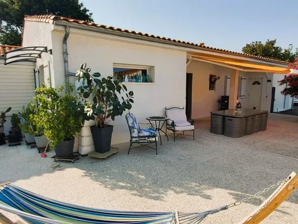 Maison de plain-pied avec grand terrain - Port et plages à pied