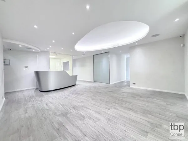 Bureaux 300 m²