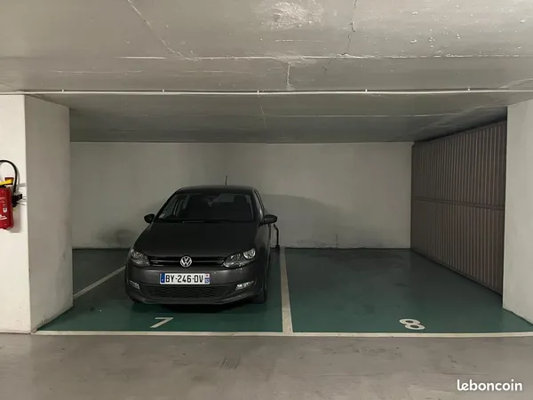Location grande place de parking - 20e arr