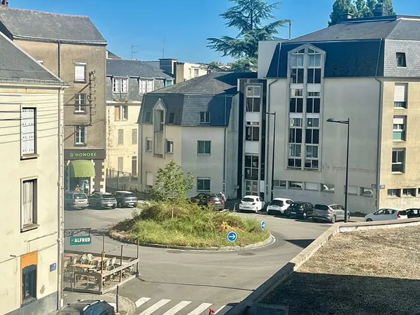 Appartement place Catinat à Canclaux , balcon, 2 ch, ascenseur, cave et parking