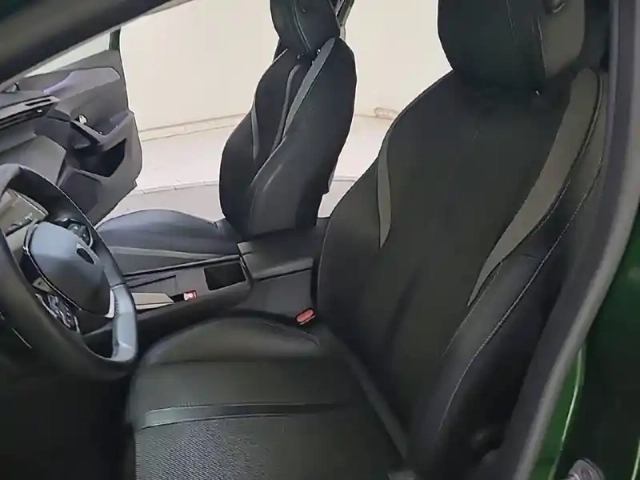 Peugeot 308 phev 180 e-eat8 — photo 11