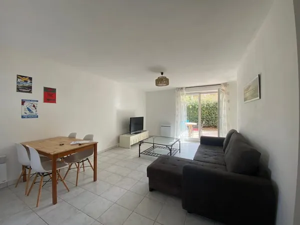 APPARTEMENT meublé RCH avec jardin de 400 m2
