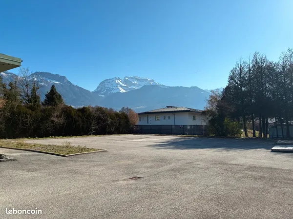 Terrain / Stockage / parking - clôturé de 800m2