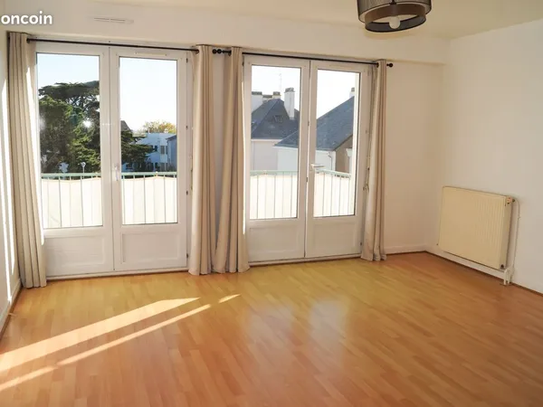 T3 66 m² - Balcon - Parking - Place du Commando