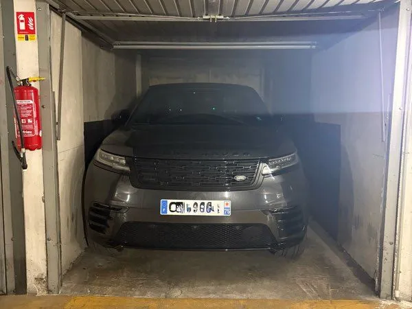Paris 6 - parking box fermé équipé borne de recharge ZePlug