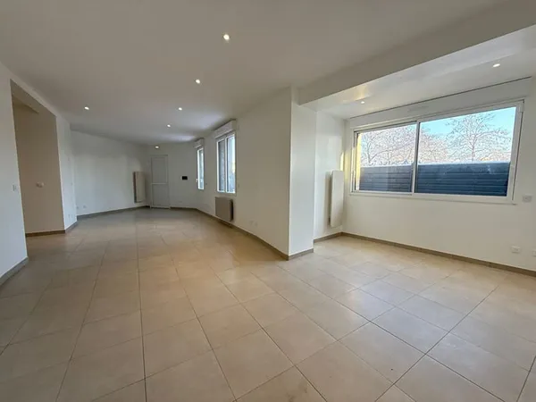 Local commercial à louer à Savigny Sur Orge - 62.69 m2 - proche centre-ville et écoles