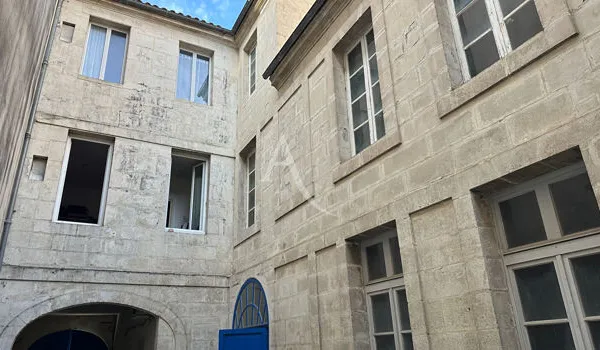 Local professionnel 2 pièces 75 m²