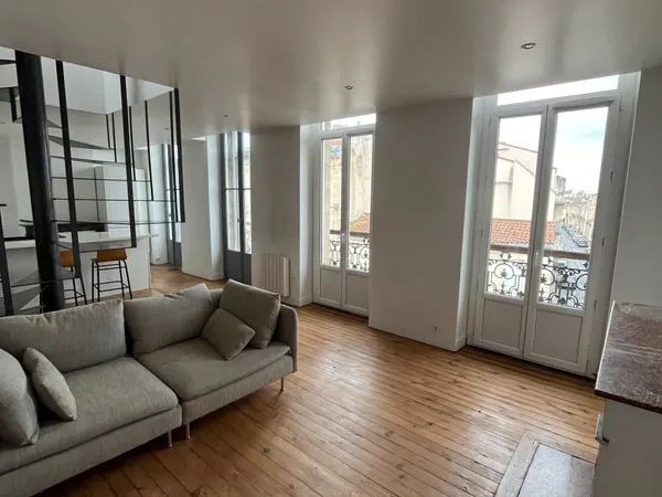 T3 meublé en duplex, dernier étage, Saint-Genès + box fermé 30m2