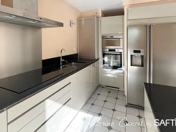 Appartement triplex traverssant vue Seine et parc