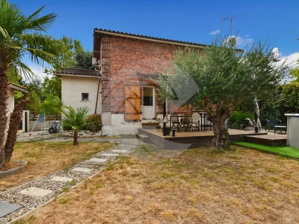 Charmante maison de ville avec garage, piscine et potentiel professionnel - Nègrepelisse