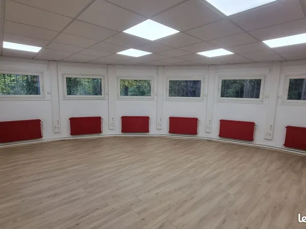Bureaux 60 m² + Réserve 22 m² + 2 Parkings - Fibre - Sécurité - Proximité Ligne L