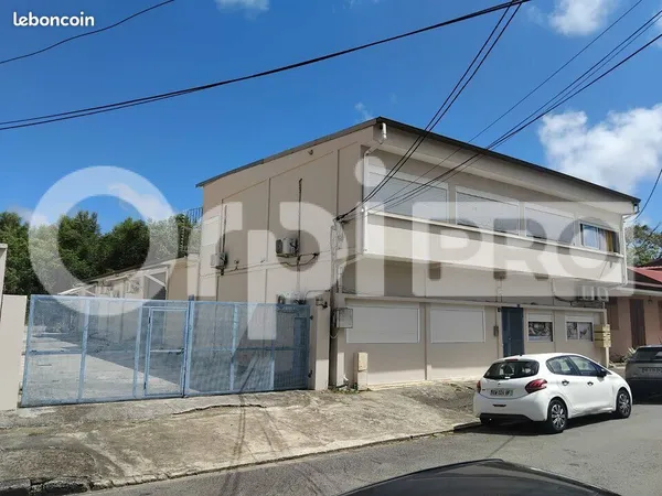 Bâtiment 614 m²
