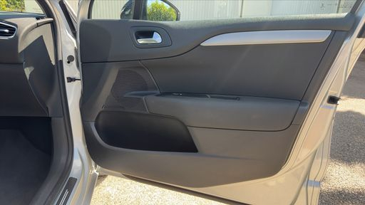 Citroen C4 1.2 Pure Tech 130 - Dynamic – 2015 – 55821 km – Essence – Boîte Manuelle — photo 31