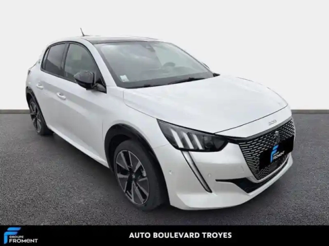 Peugeot 208 e- 136ch gt pack — photo 18