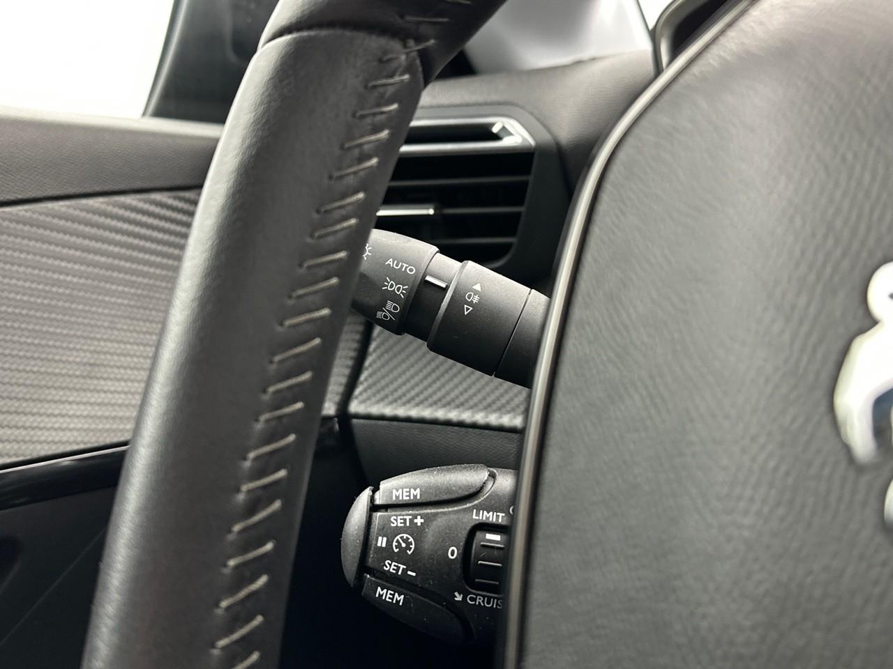 Peugeot 208 puretech 100 s&s bvm6 style — photo 19