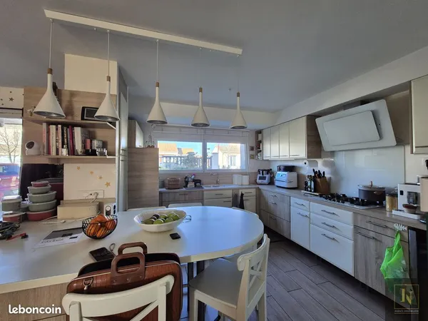 Maison 8 pièces 208 m²