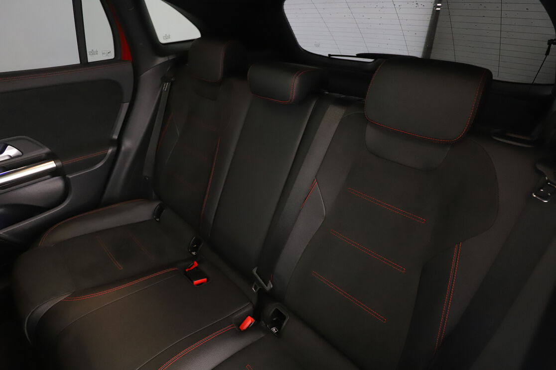 Mercedes-Benz GLA 200 d AMG Line DCT — photo 13