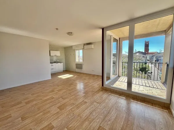Situé au coeur du centre-ville de Villeneuve-sur-Lot, appartement de type 3 de 71,34 m² avec deux te