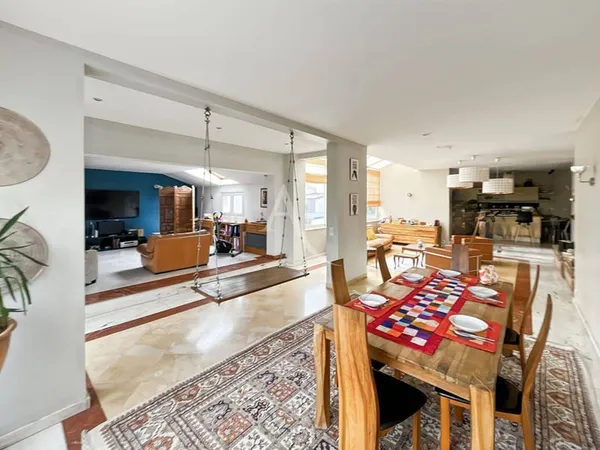 Maison 7 pièces 313 m²