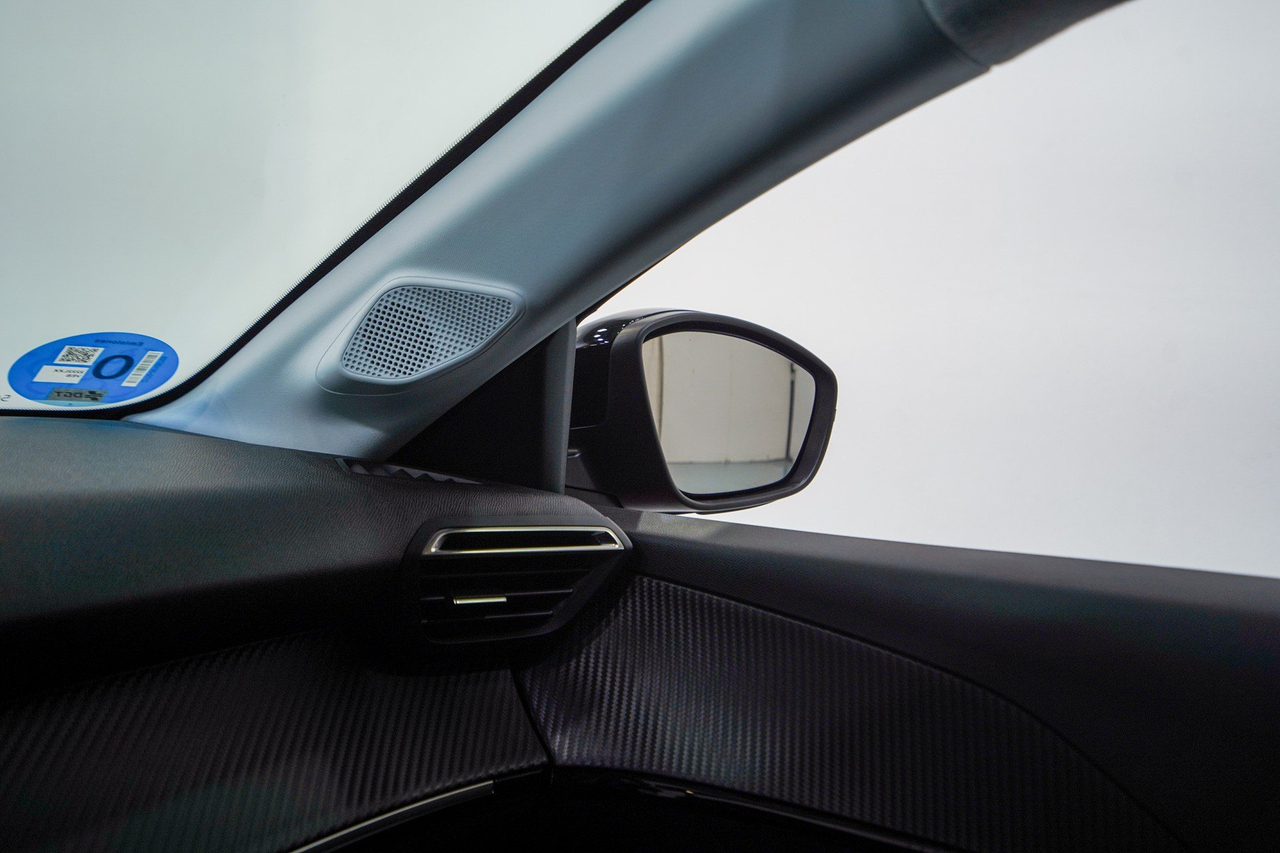 Peugeot 208 — photo 29