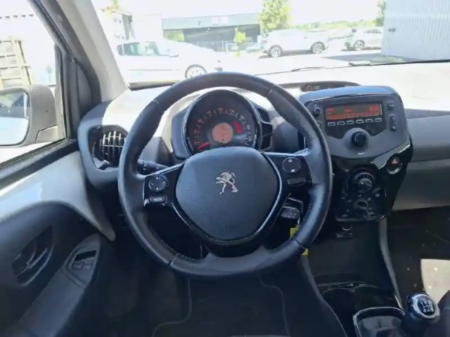Peugeot 108 vti 72ch s&amp;s bvm5 — photo 9