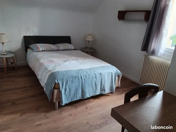 Chambre meublée