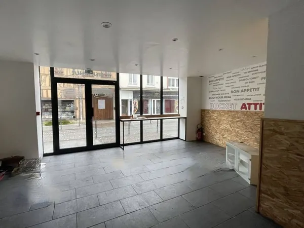 Local commercial 145 m²