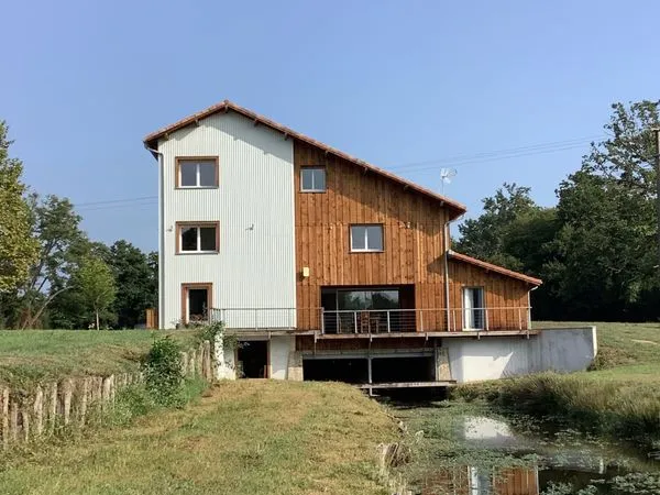 Local 6 pièces 209 m²