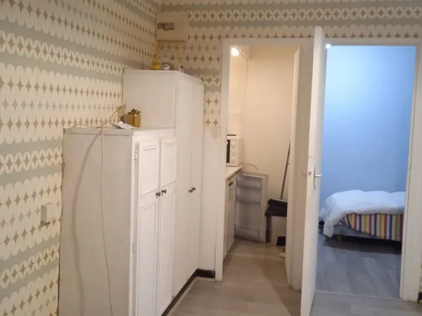 studio meublé avec petite chambre de 7m2 séparée avec pender