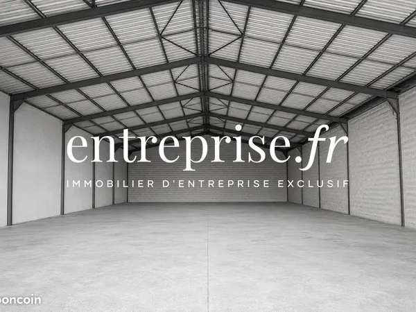 Local 1250 m² Montreuil-Bellay