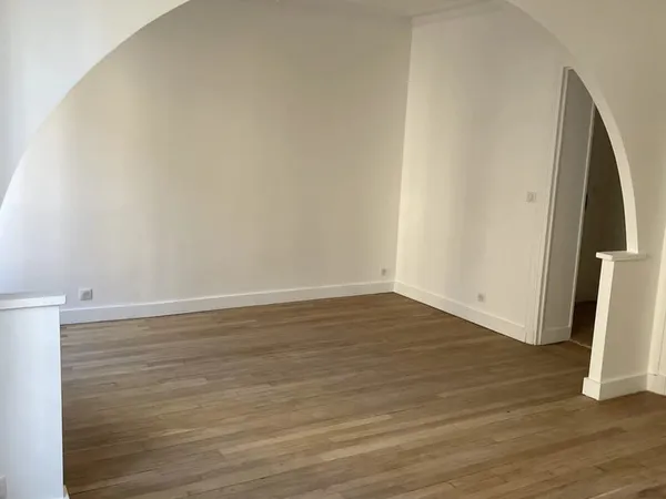 92300 LEVALLOIS - RUE ANATOLE FRANCE - 2/3 PIECES DE 50M² REFAIT A NEUF