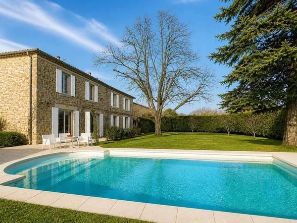 Maison 9 pièces 240 m²