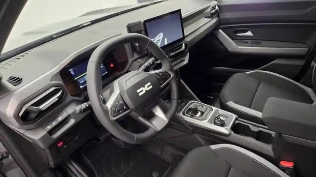 Dacia Duster hybrid-g 150 4x4 — photo 9