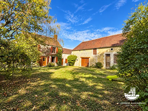 OUANNE MAISON DE CARACTÈRE AVEC DÉPENDANCES, AU CALME ET VUE SUR LA CAMPAGNE