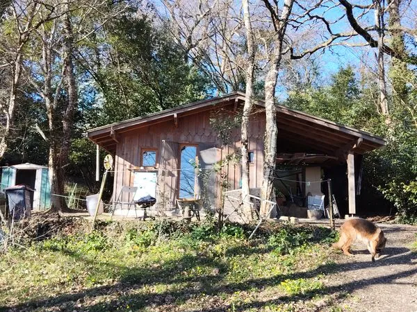 Location terrain 7924 m avec chalet de stockage