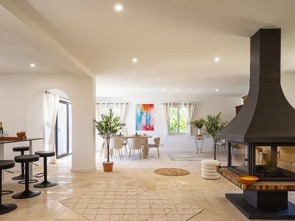 Magnifique propriété de luxe de 230m2 avec piscine chauffée