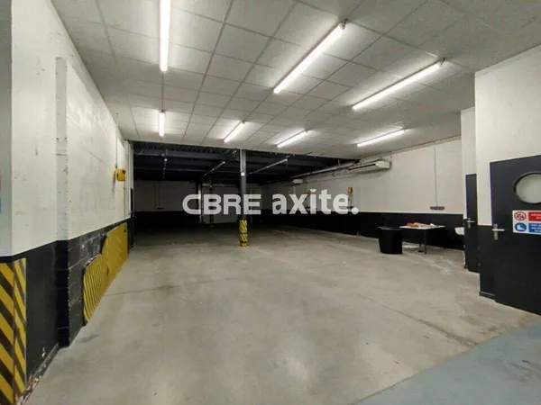 Local commercial 375 m²