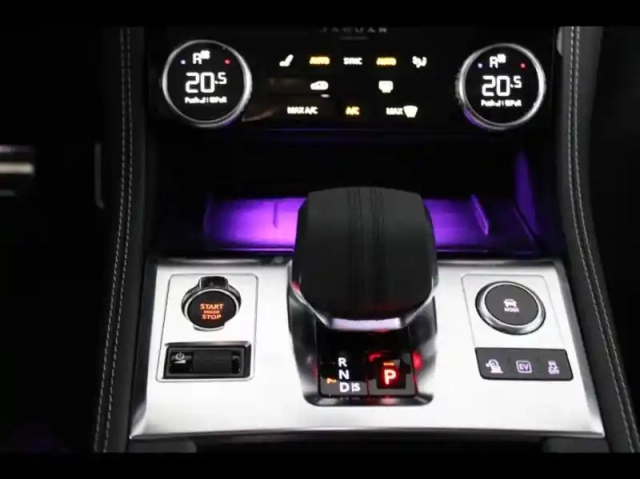 Jaguar F-Pace p400e plug-in-hybrid r-dynamic se bva8 awd — photo 40
