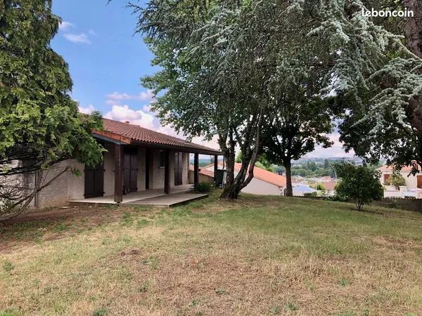 Saint-Yrieix / Bellevue : Maison F4 avec grand jardin, garage et terrasse