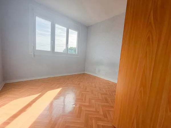 Appartement Angers 2 pièces 38.85 m2, stationnement, cave