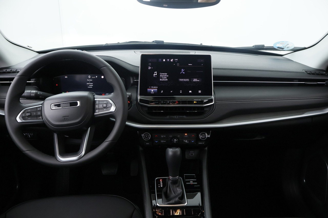 Jeep Compass — photo 11