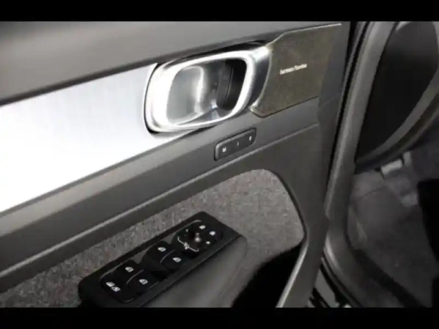 Volvo Xc40 t4 recharge 129 + 82ch plus dct 7 — photo 7