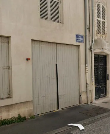 Place de parking sécurisée en sous sol-la rochelle centre
