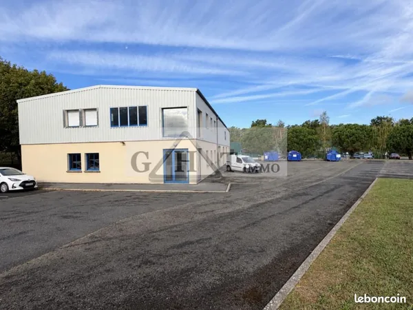 Local industriel 812 m²