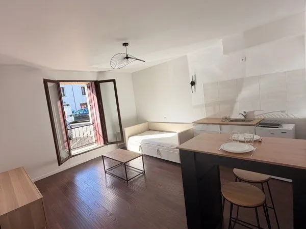 Studio meublé de 23 m² avec parking - Ozoir-la-Ferrière - 700 CC