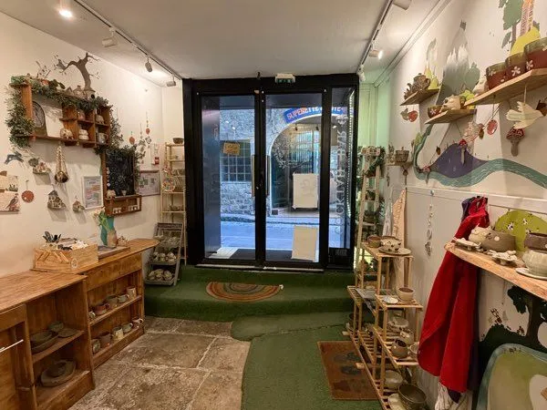 Opportunité unique : Local avec vitrine et emplacement recherché